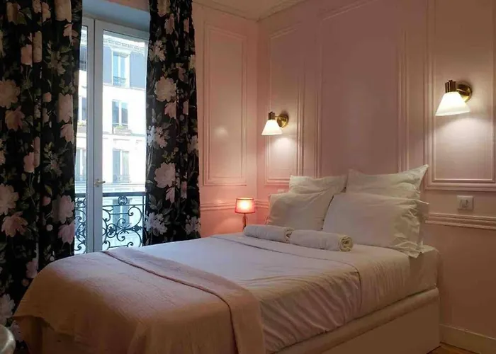 Cozy 5 Luxembourg Garden Aldaro Apartman *